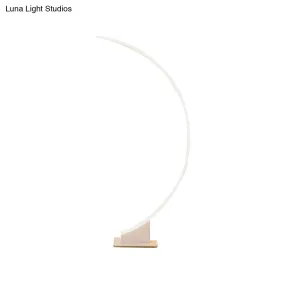 Arched Shape LED Floor Lamp in White for a Simplistic Metallic Living Room Look