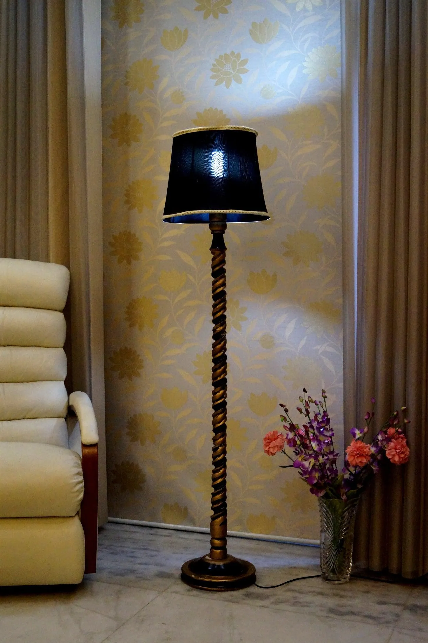 Classic Floor Lamp Black & Brown with (Bulb Not Included)