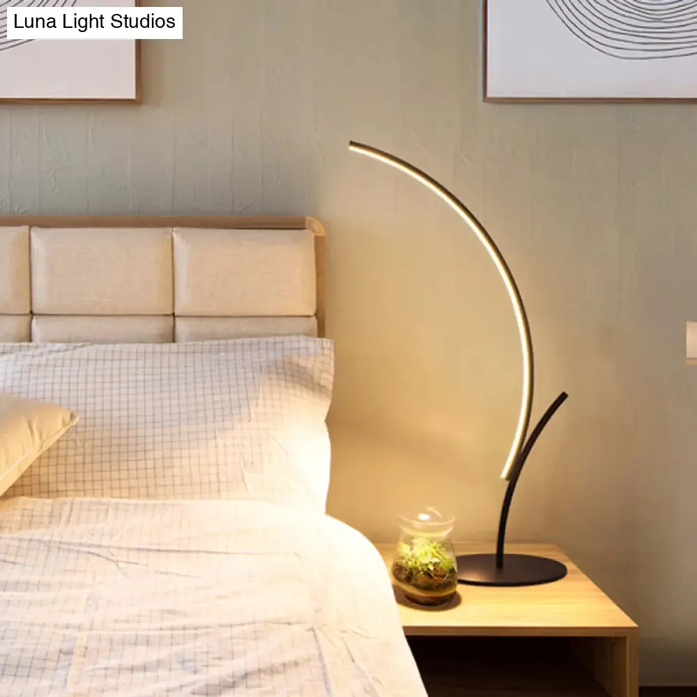 Curvy LED Night Table Lamp in Black for Bedside Reading