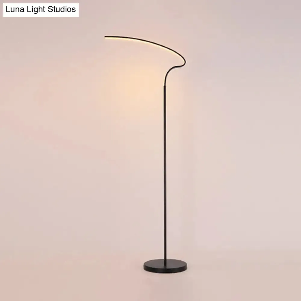 Modern Curved LED Floor Lamp: Stylish Metal Standing Light in Black/White