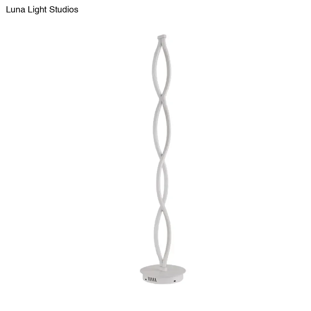 Modern LED Twisted Floor Lamp in White with Warm/White/Natural Light