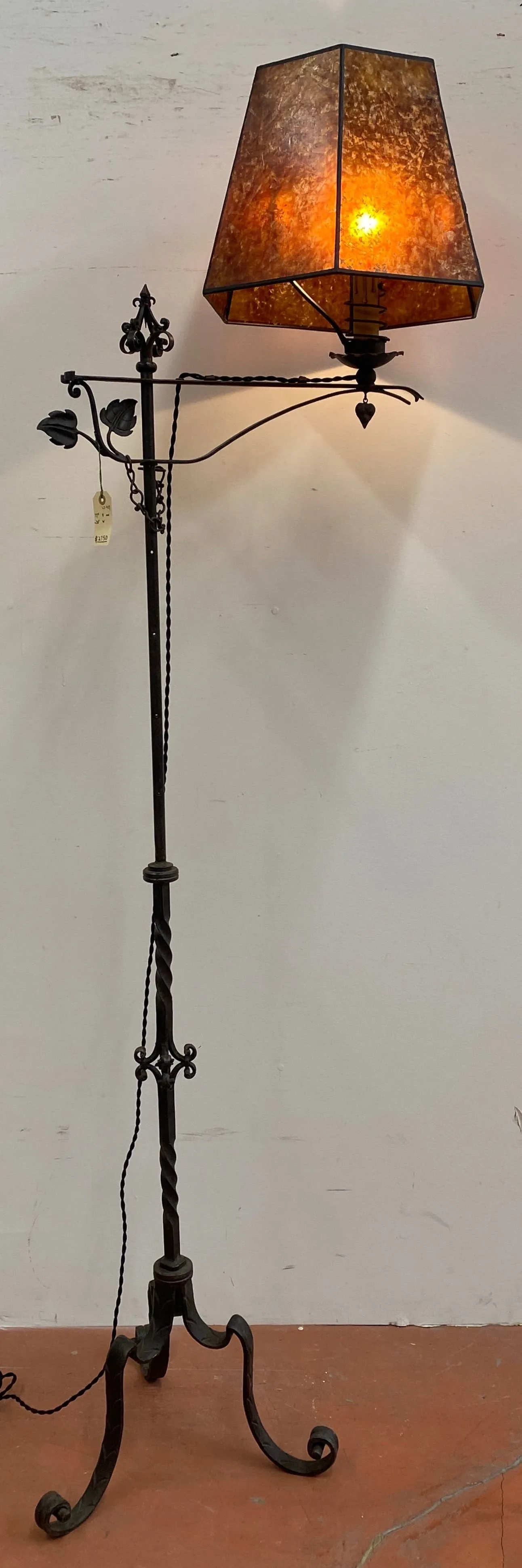 Wrought-Iron Adjustable-Height Floor Lamp w/ Mica Shade (LT-417)