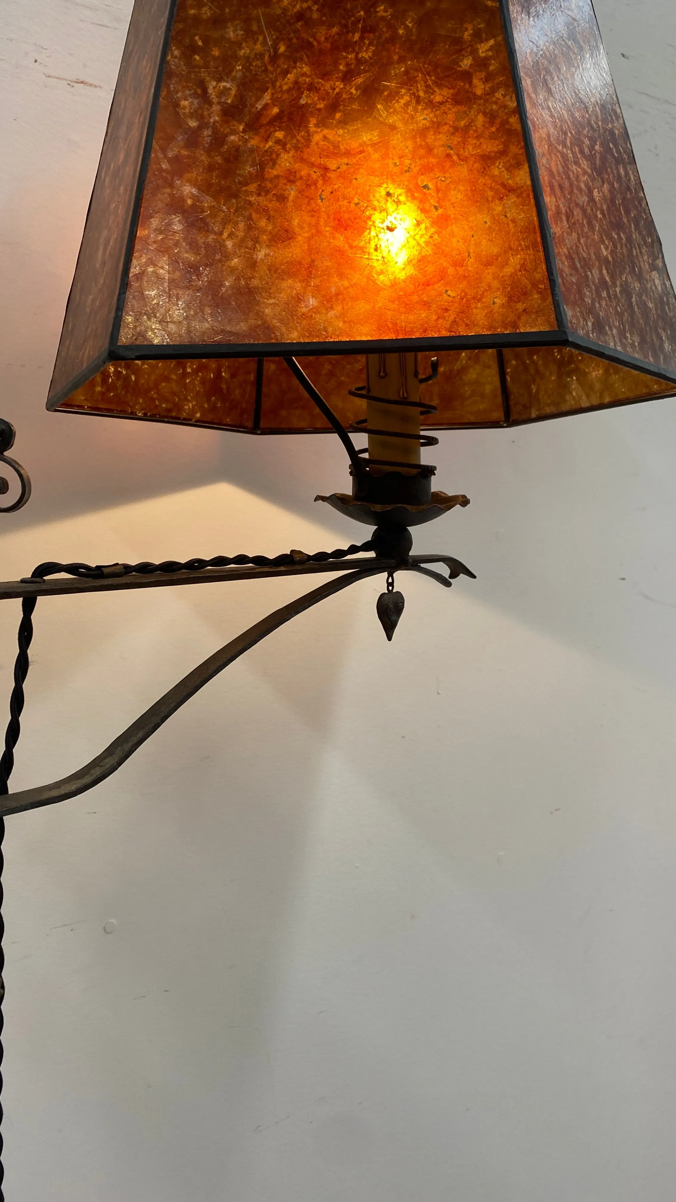 Wrought-Iron Adjustable-Height Floor Lamp w/ Mica Shade (LT-417)